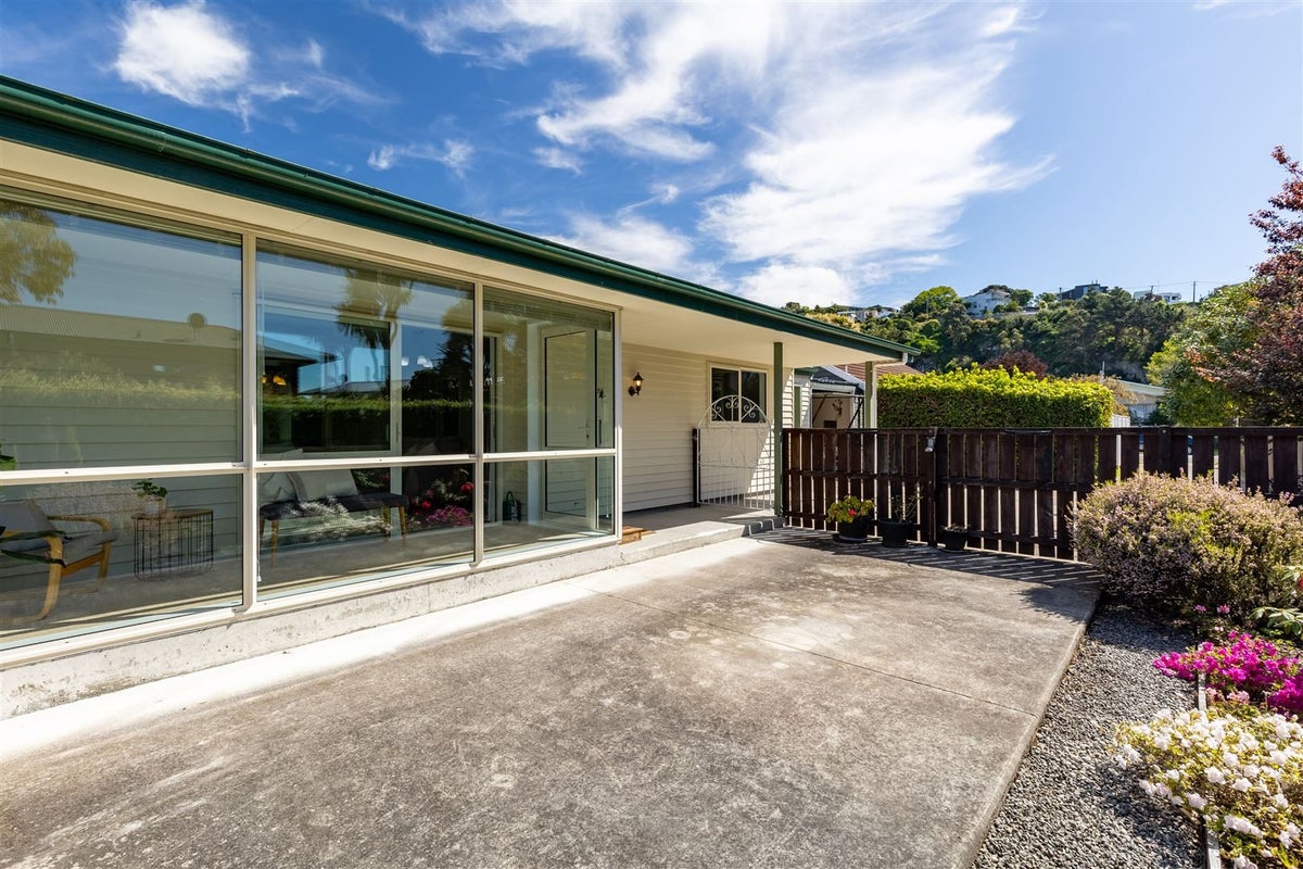 2/5 Soleares Avenue, Mount Pleasant, Christchurch - Carousel 2
