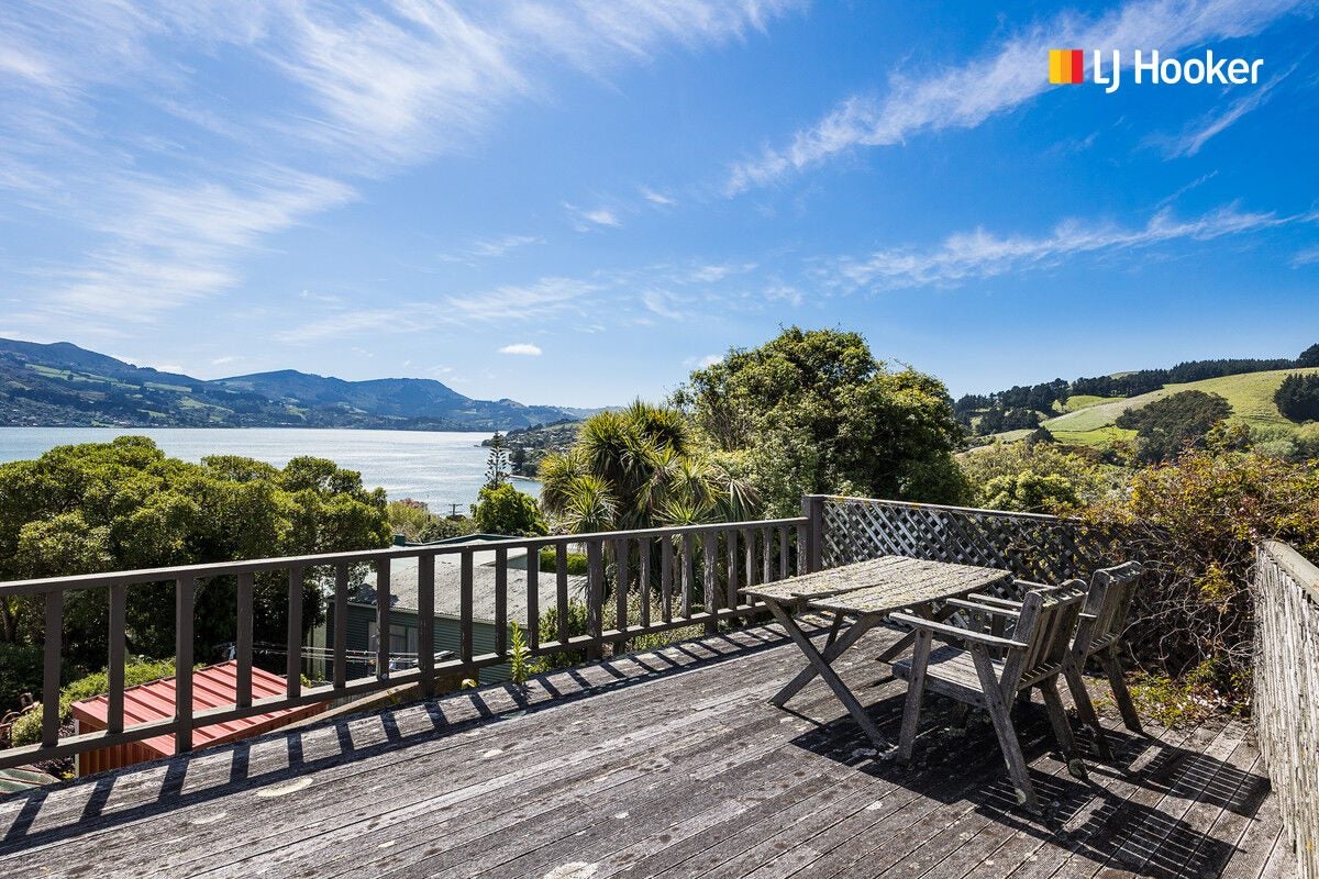 1 Featherston Street, Macandrew Bay, Dunedin - Carousel 1