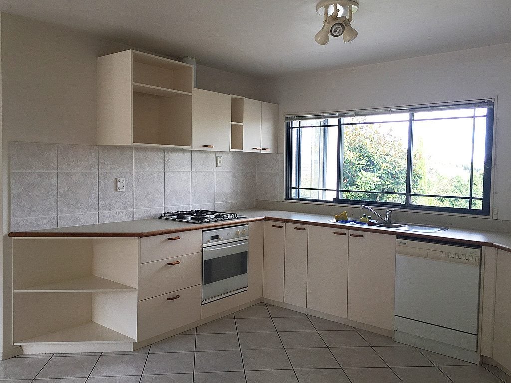 10 Arirang Rise, Pinehill, Auckland - Carousel 2
