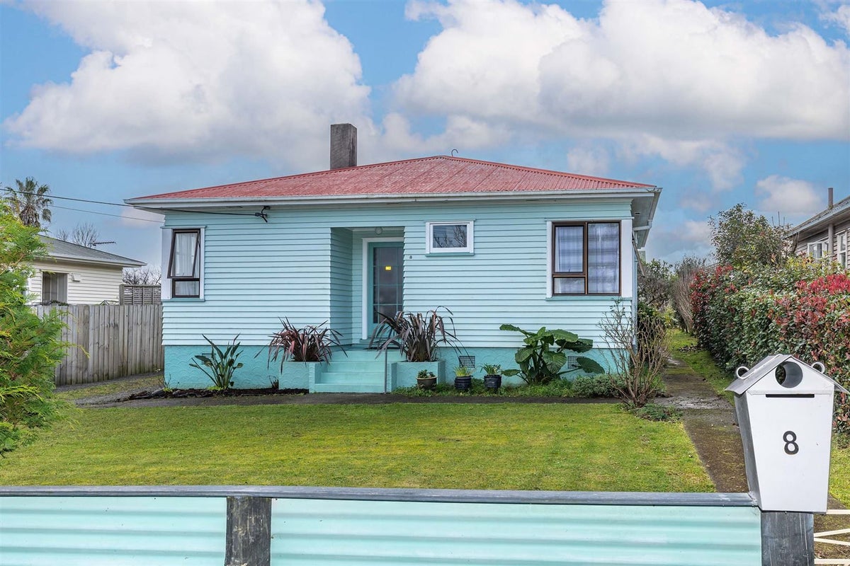 8 Bracken Avenue, Te Aroha, Te Aroha - Carousel 1