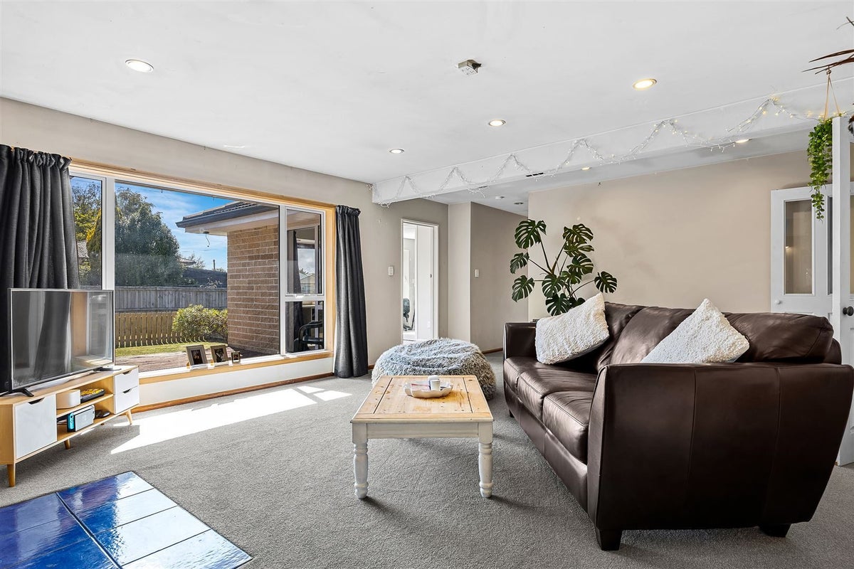 122 Aorangi Road, Bryndwr, Christchurch - Carousel 1
