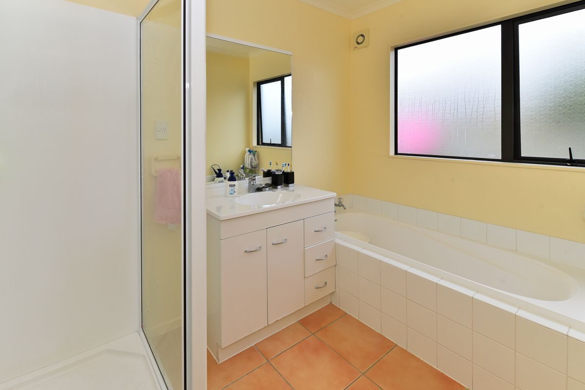 17B Ksenia Drive, Flat Bush, Auckland - Carousel 8