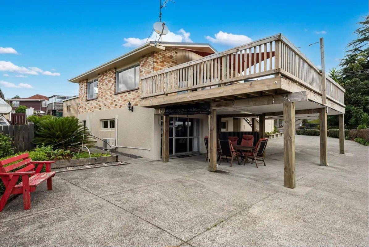 5 Clotworthy Crescent, Onerahi, Whangarei - Carousel 1