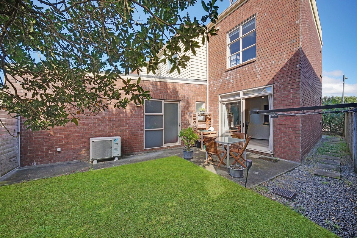 11 Tephra Boulevard, Stonefields, Auckland - Carousel 14