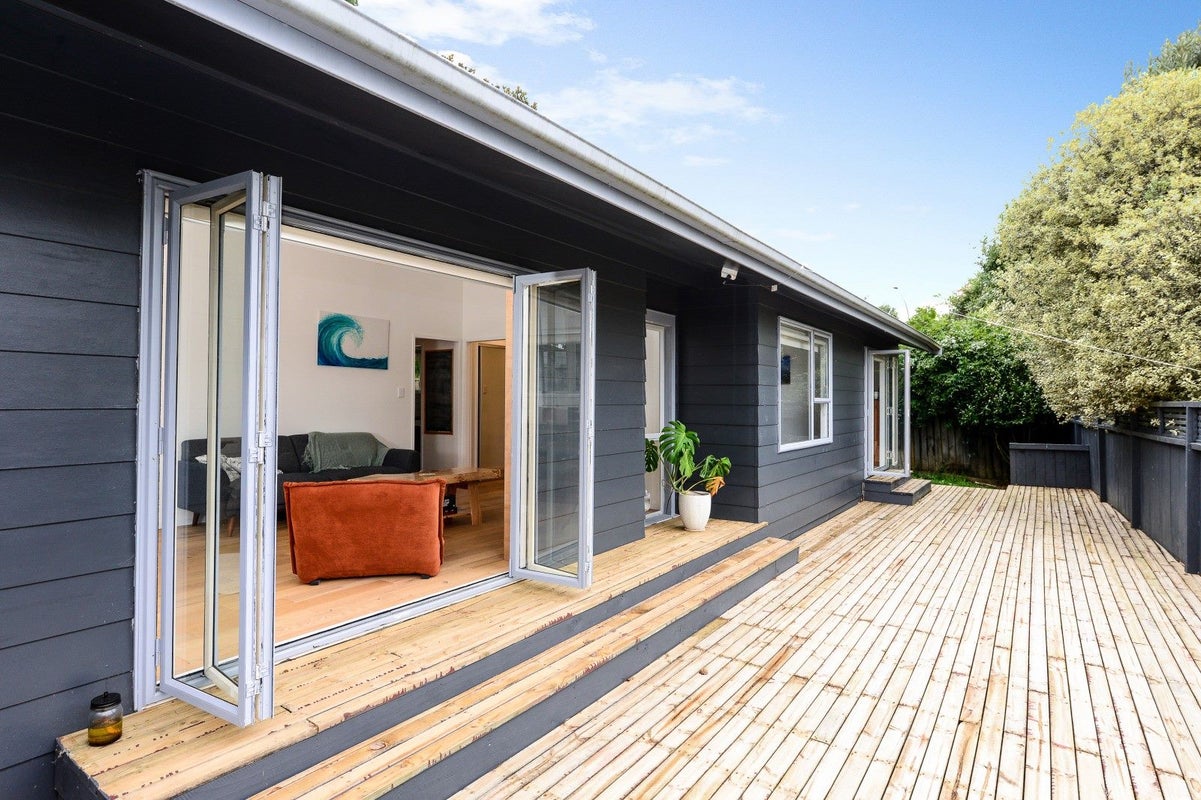 24 Camden Place, Pukete, Hamilton - Carousel 1