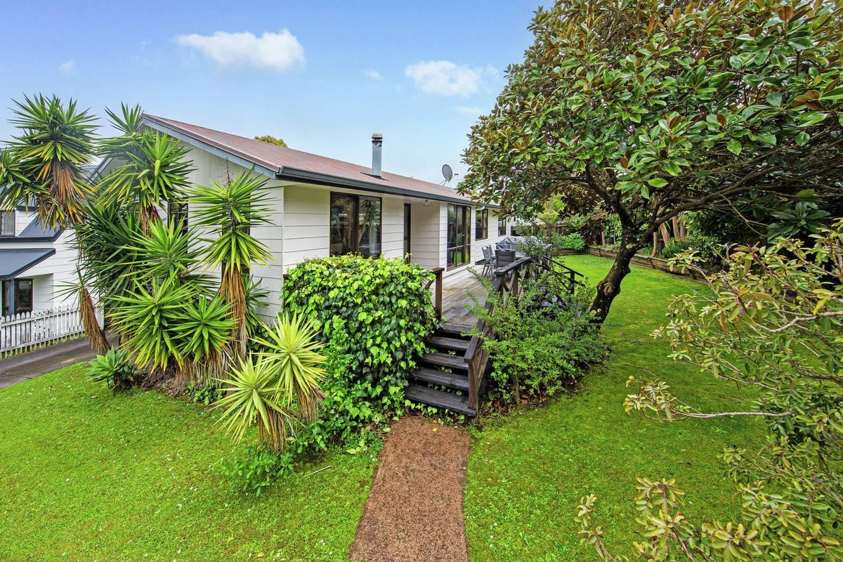 12 Sandgate Avenue, Botany Downs, Auckland - Carousel 2