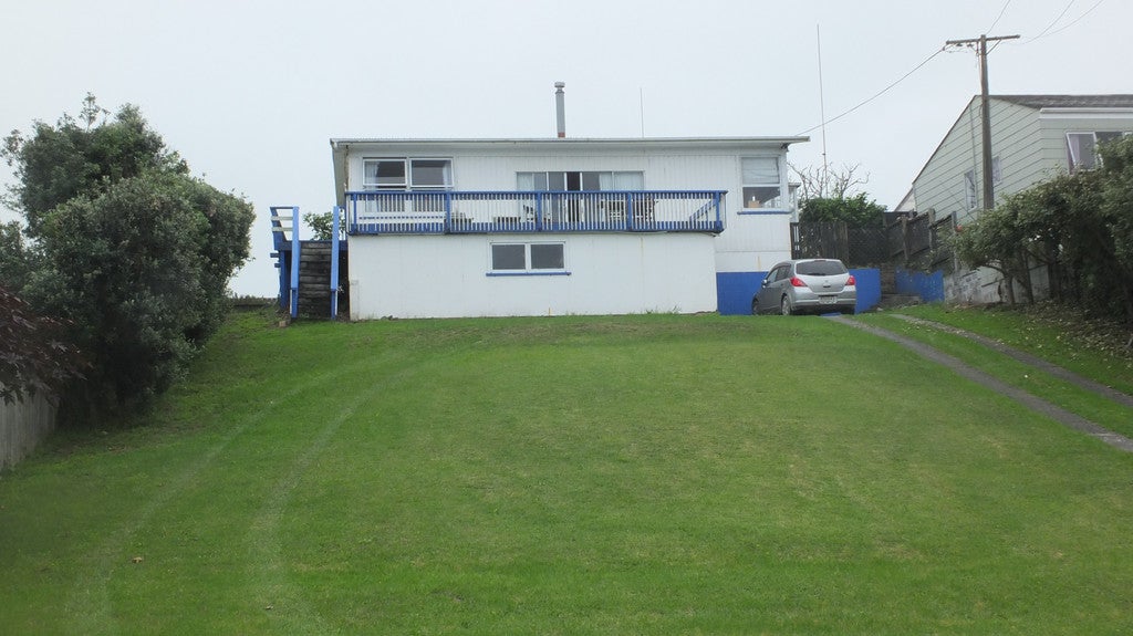 11 Coates Avenue, BAYLYS BEACH - Carousel 2