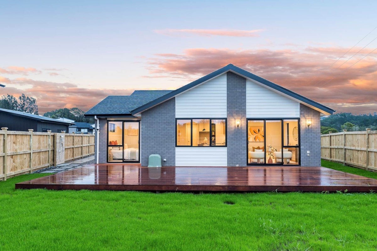 14 Kiokio Place, Swanson, Auckland - Carousel 2
