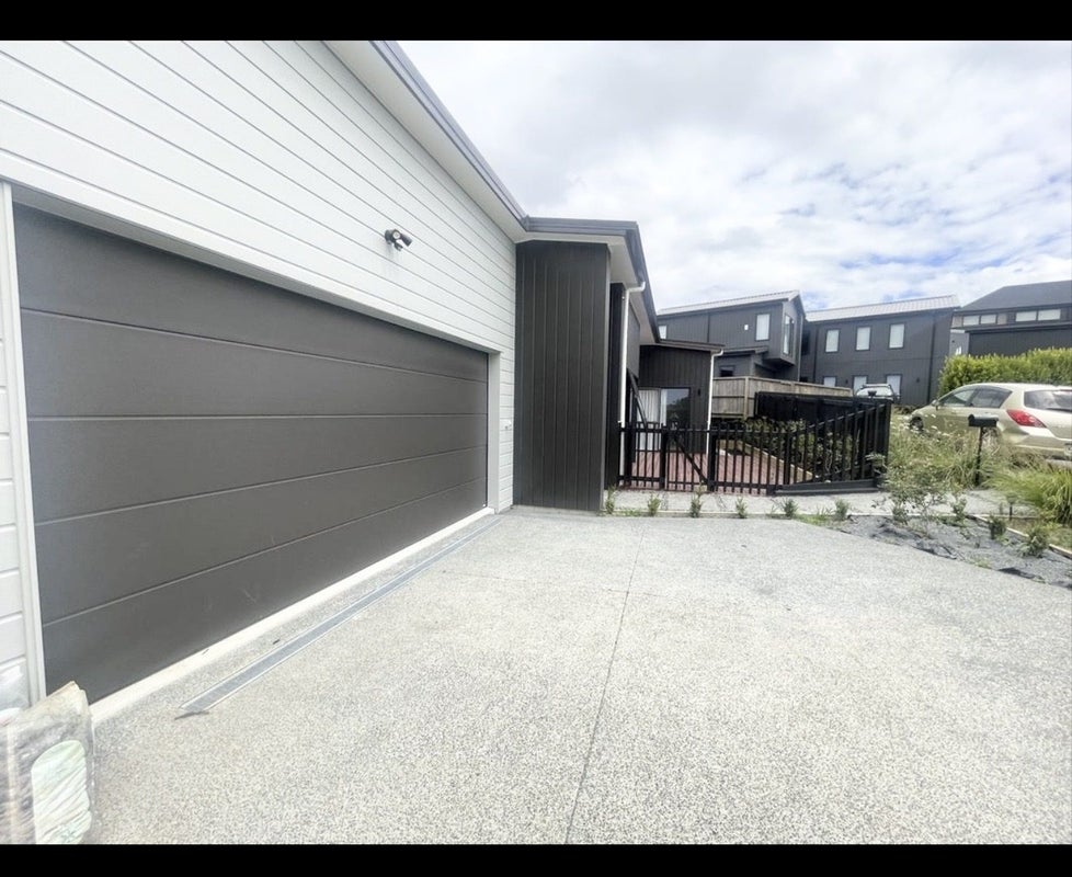15 Arawaru Avenue, Silverdale - Carousel 1