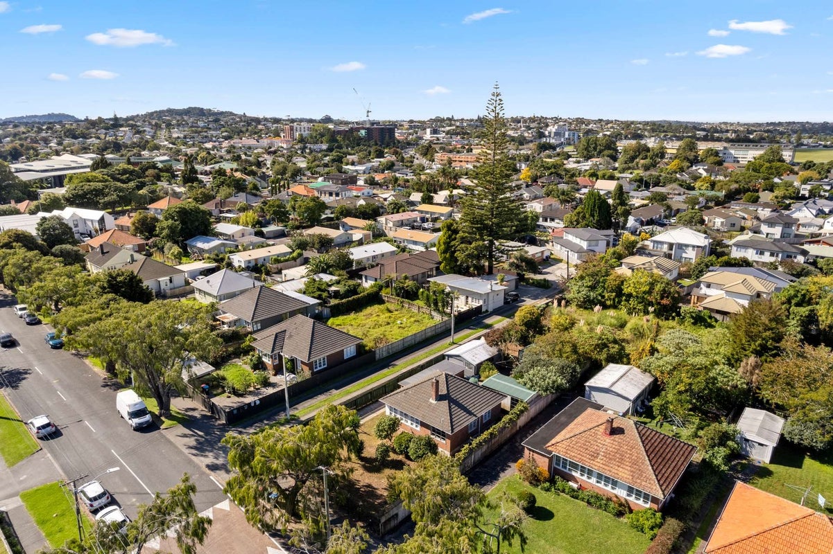 20 Riversdale Road, Avondale, Auckland - Carousel 20