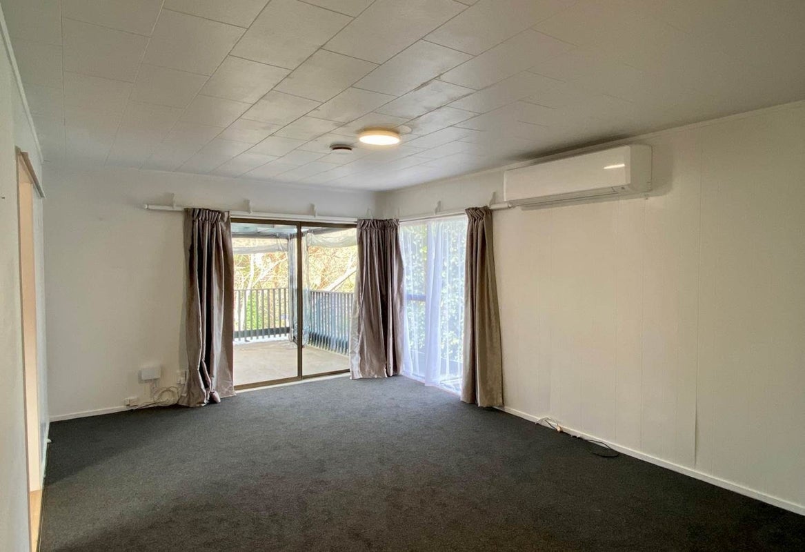 1 Cottam Grove, Northcross, Auckland - Carousel 2