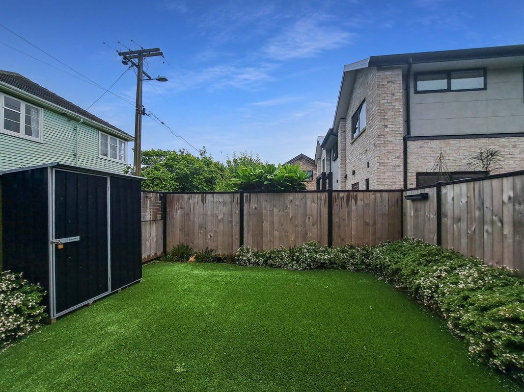 4/17 Pearce Crescent, Taita, Lower Hutt - Carousel 11