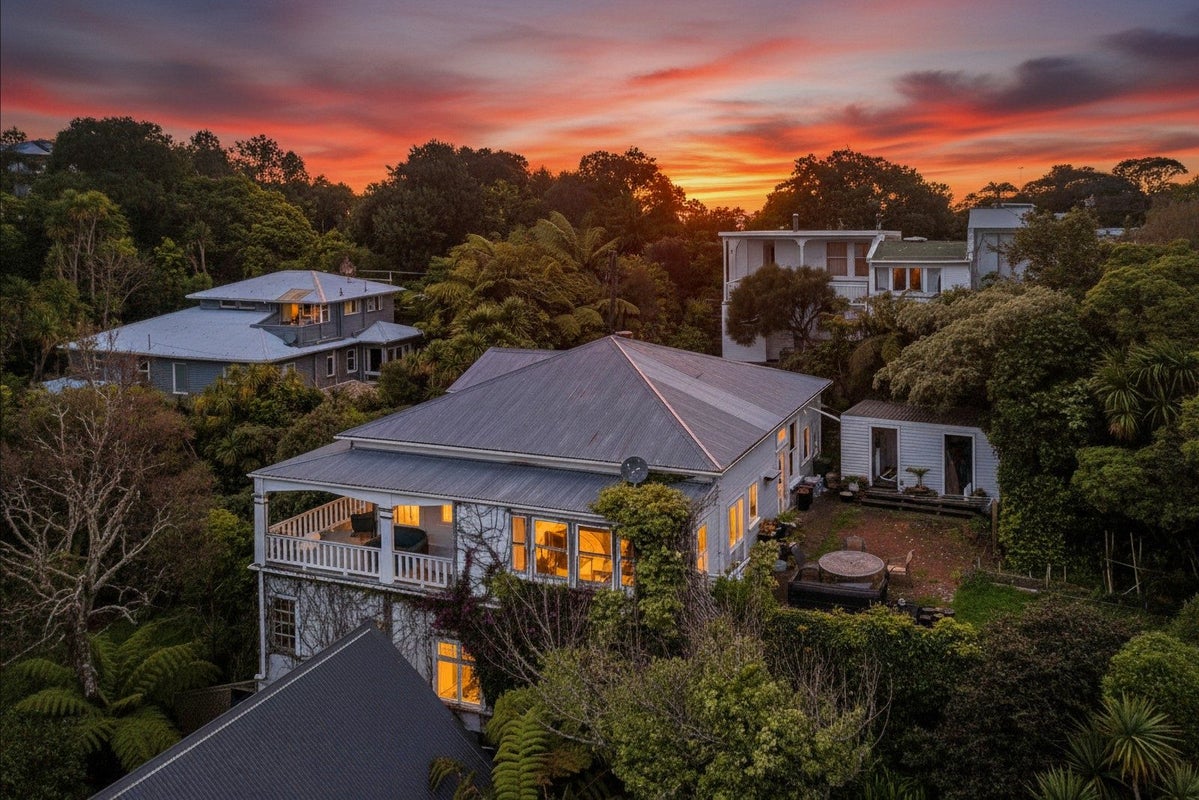 17 Boundary Road, Kelburn, Wellington - Carousel 1