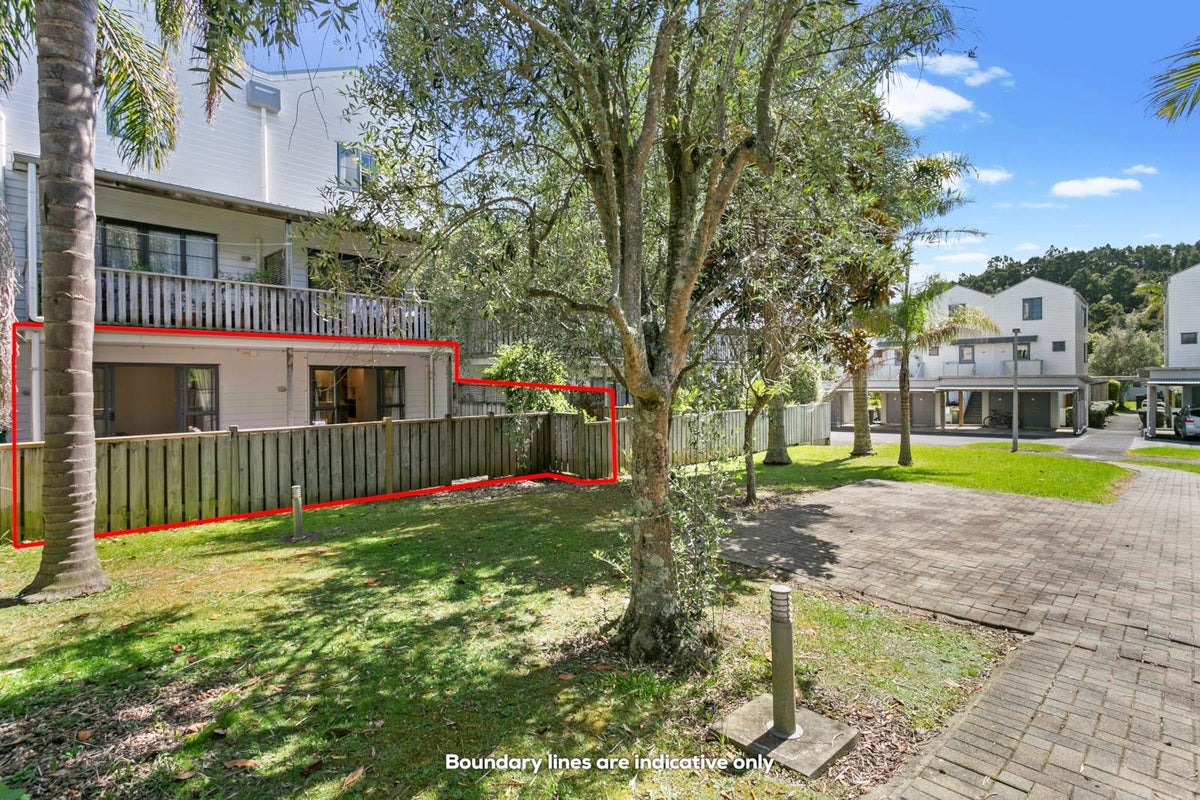 27/8 Carolina Place, Albany, North Shore City - Carousel 1