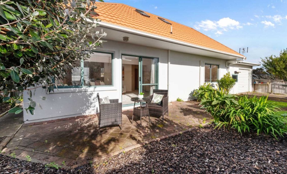 2/2 School Road, Belmont, Auckland - Carousel 2