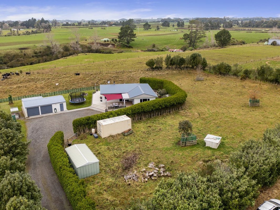 325 Richmond Road, Lepperton, New Plymouth - Carousel 2