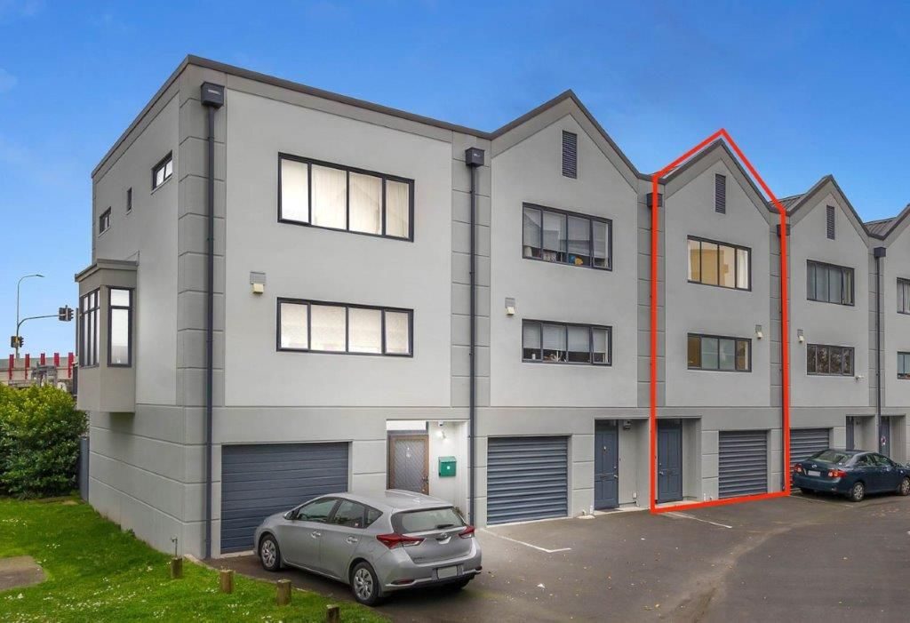 10/6 Ambrico Place, New Lynn, Auckland - Carousel 1