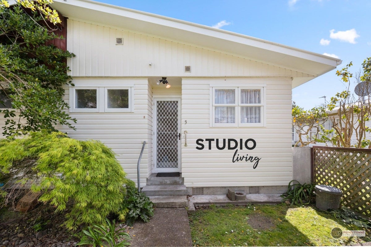 5/52 LEIGHTON AVE, GRACEFIELD, LOWER HUTT - Carousel 1