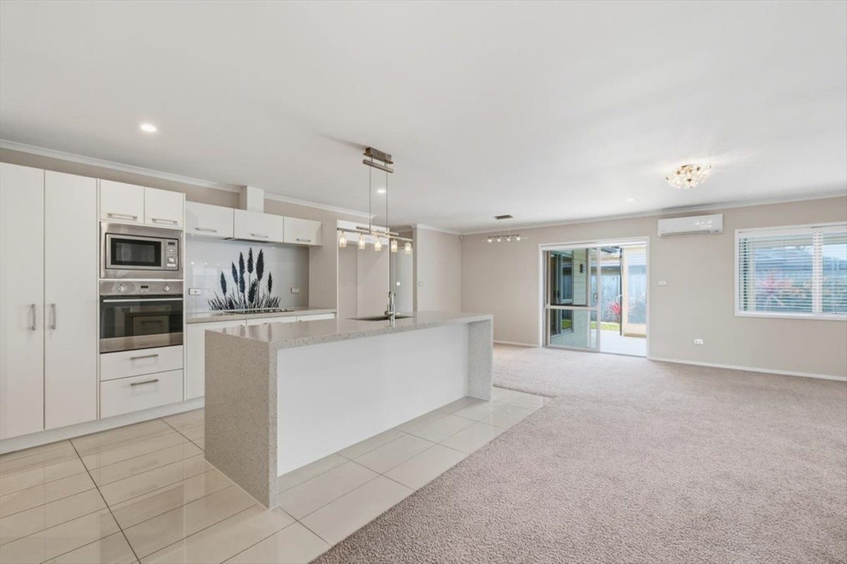 82 Golden Sands Drive, Papamoa, Tauranga, Bay Of Plenty - Carousel 2