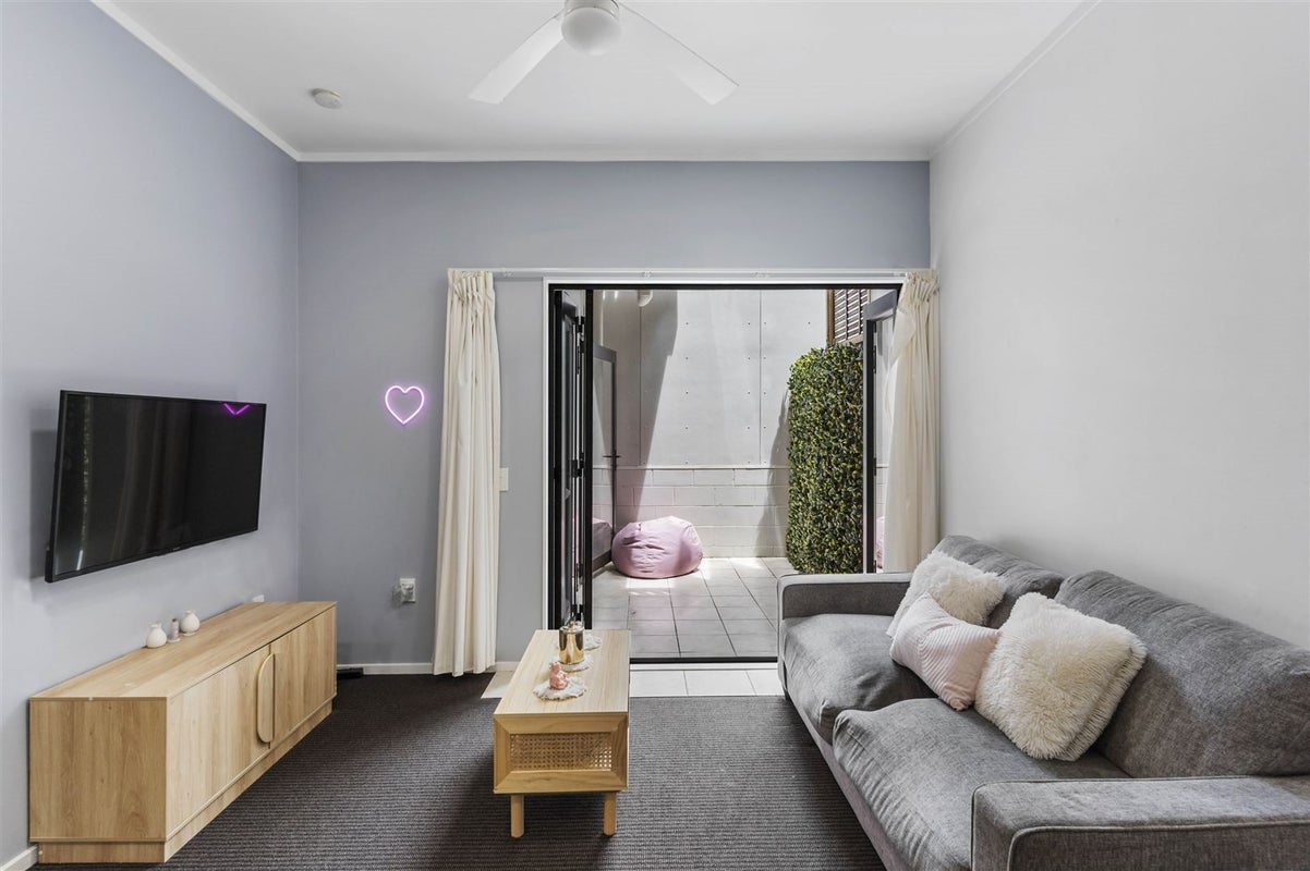 1F/10 Crummer Road, Grey Lynn, Auckland - Carousel 2