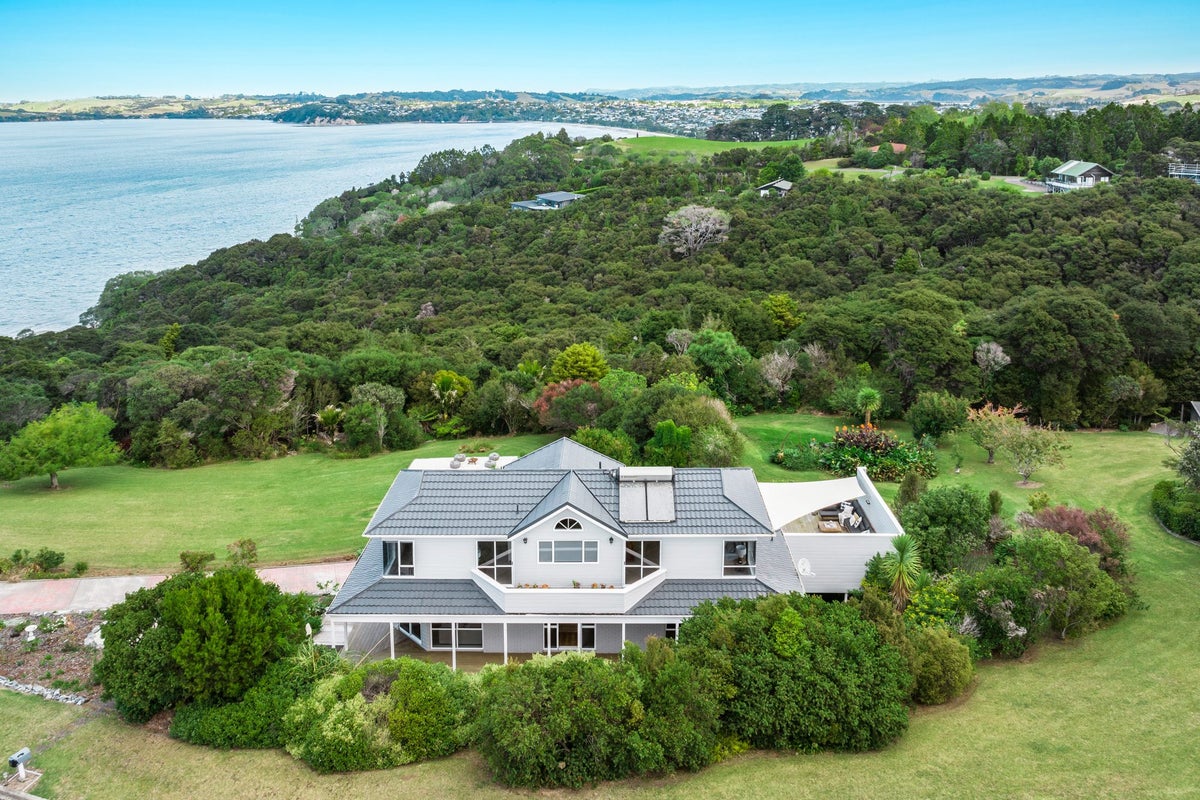 6 Puriri Place, Sandspit, Warkworth - Carousel 2