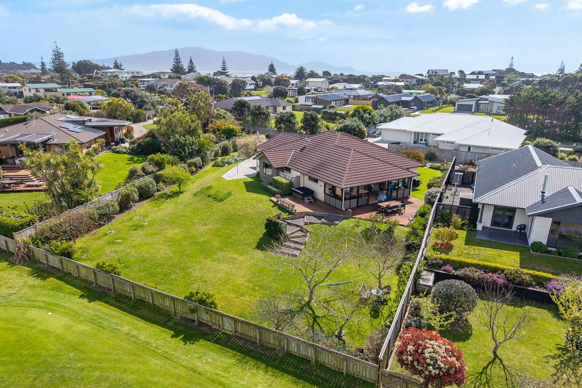 38 Titoki Road, Waikanae Beach, Waikanae - Carousel 2