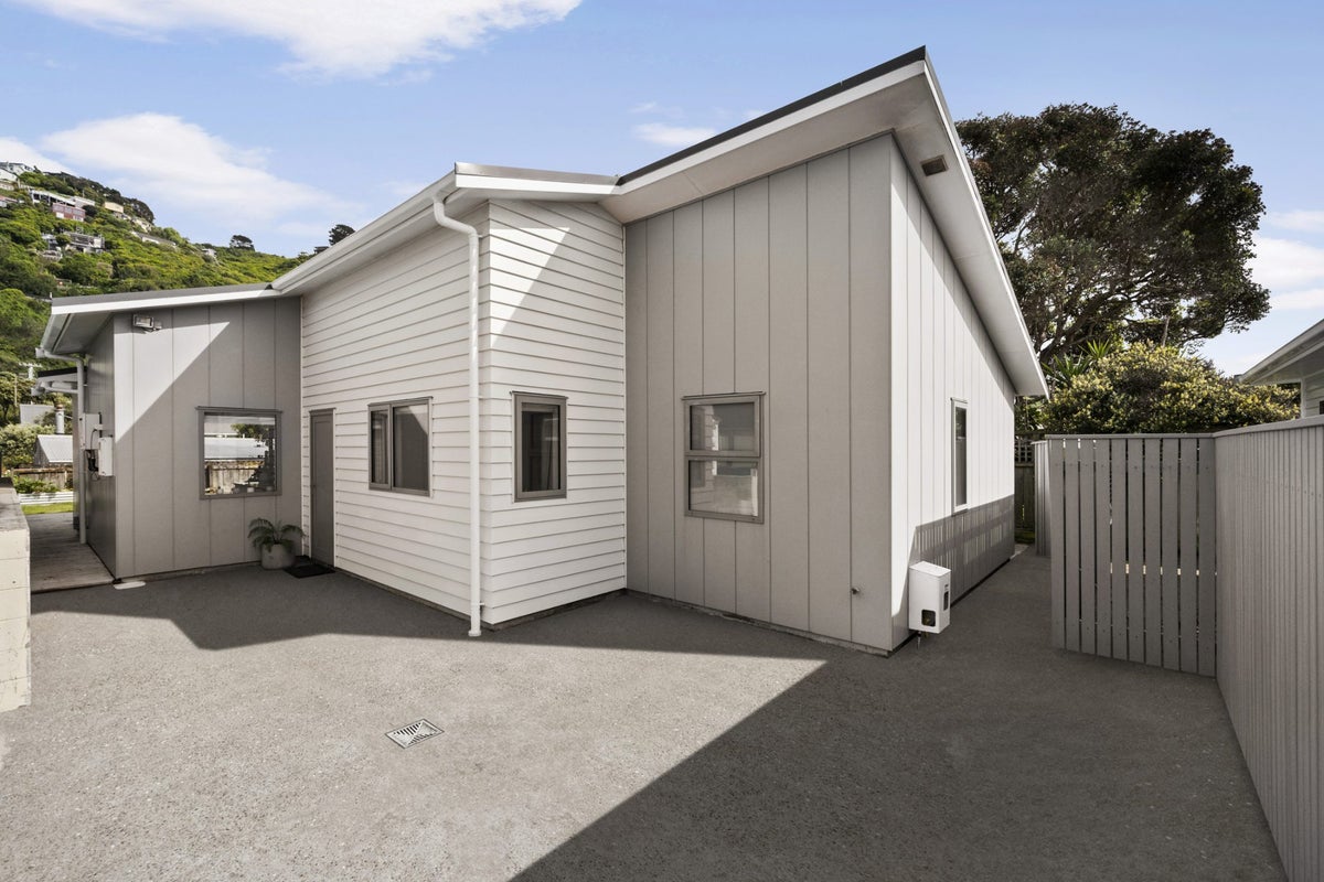 208A Queens Drive, Lyall Bay, Wellington - Carousel 2