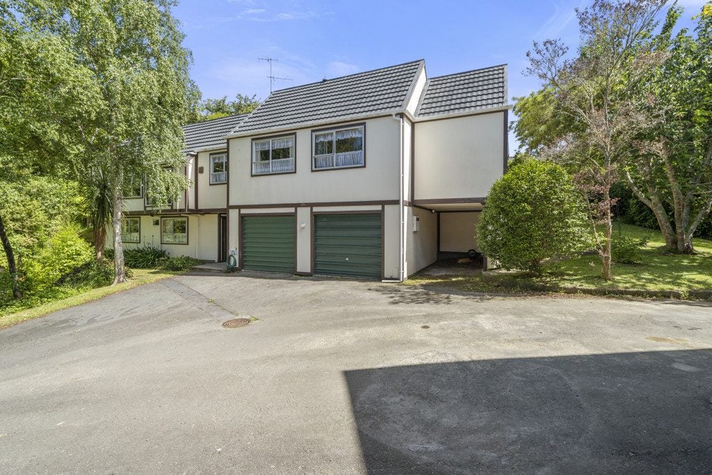 27 Solander Place, Whitby, Porirua - Carousel 1