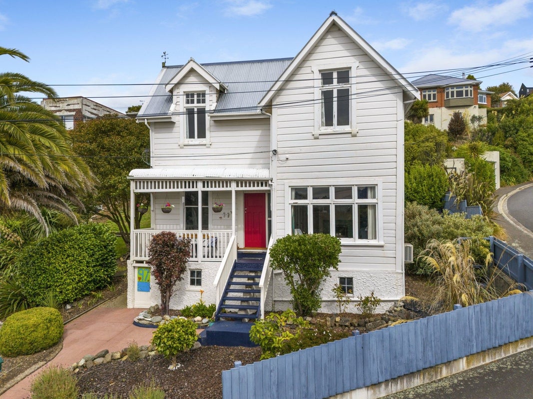 97 Leckhampton Court, Clyde Hill, Dunedin - Carousel 1