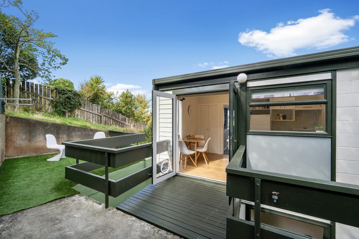 4/11 Anderson Terrace, Mount Cook, Wellington - Carousel 2