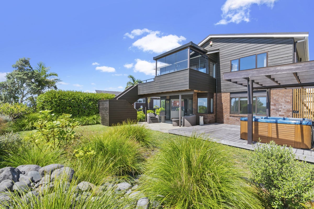 42 Park Rise, Campbells Bay, Auckland - Carousel 1