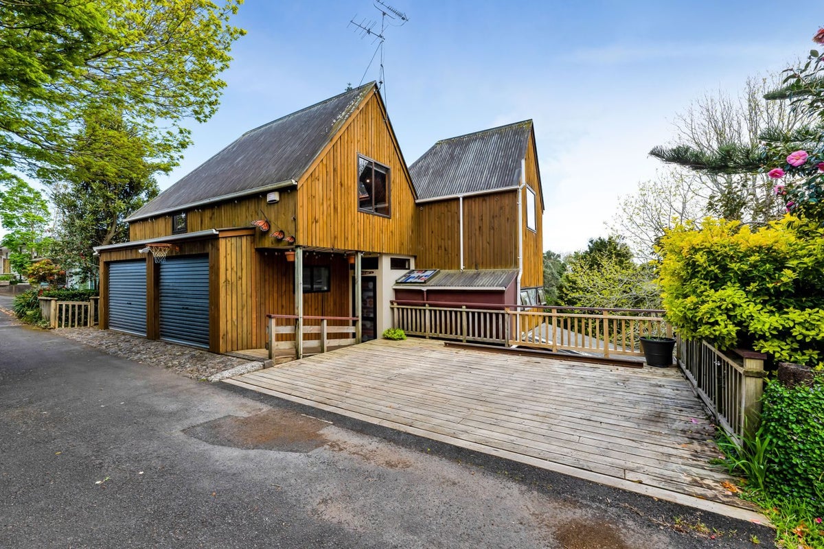 73D Govett Avenue, Frankleigh Park, New Plymouth - Carousel 2