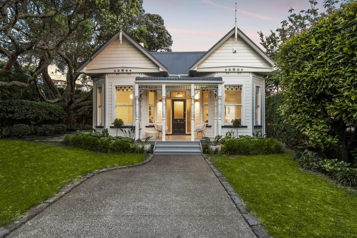 16 Horoeka Avenue, Mount Eden, Auckland - Carousel 1