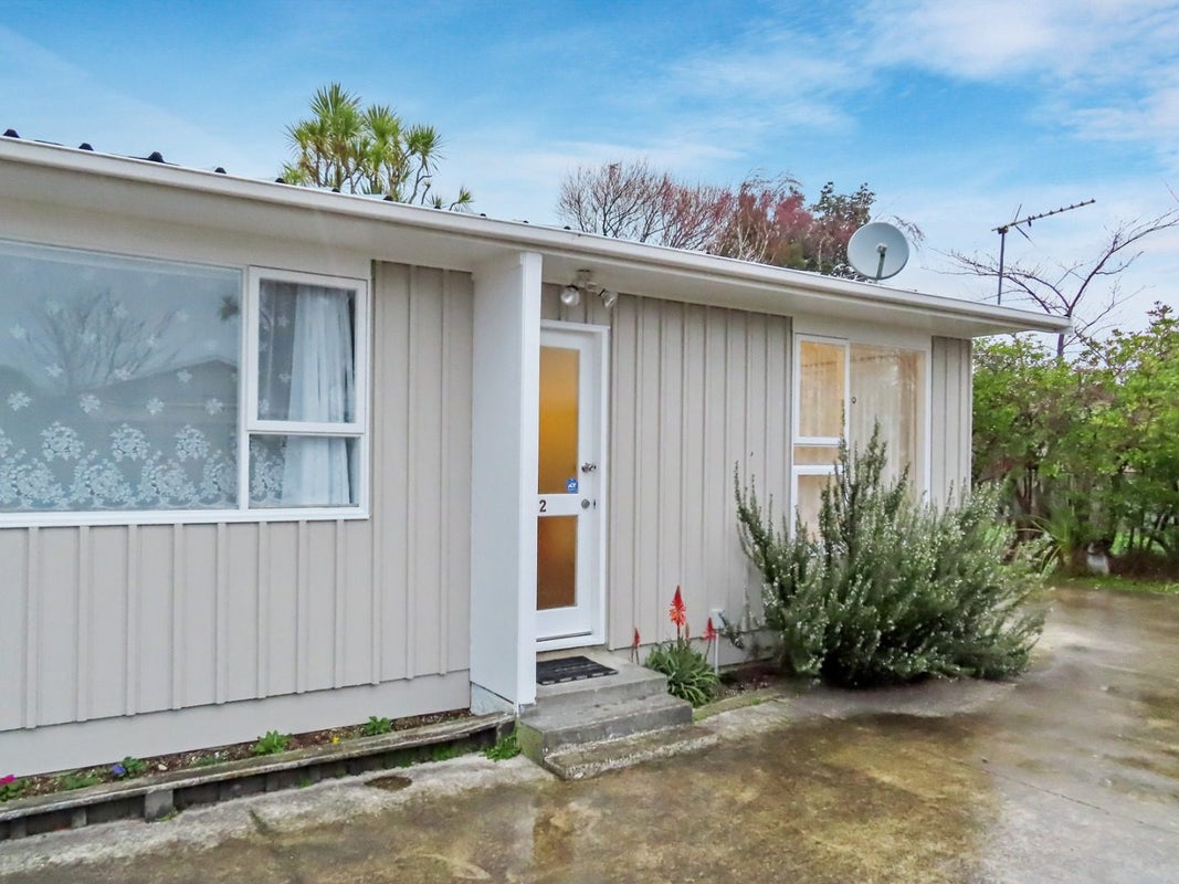 2/30B Awamutu grove, GRACEFIELD, LOWER HUTT - Carousel 1