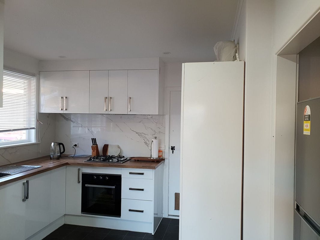 2/4 Amberley Grove, Hutt Central, Lower Hutt - Carousel 1