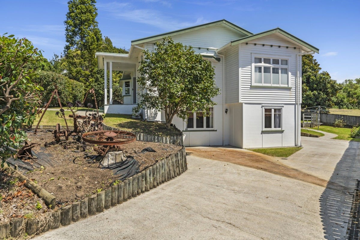 5 Neil Place, Gate Pa, Tauranga - Carousel 1