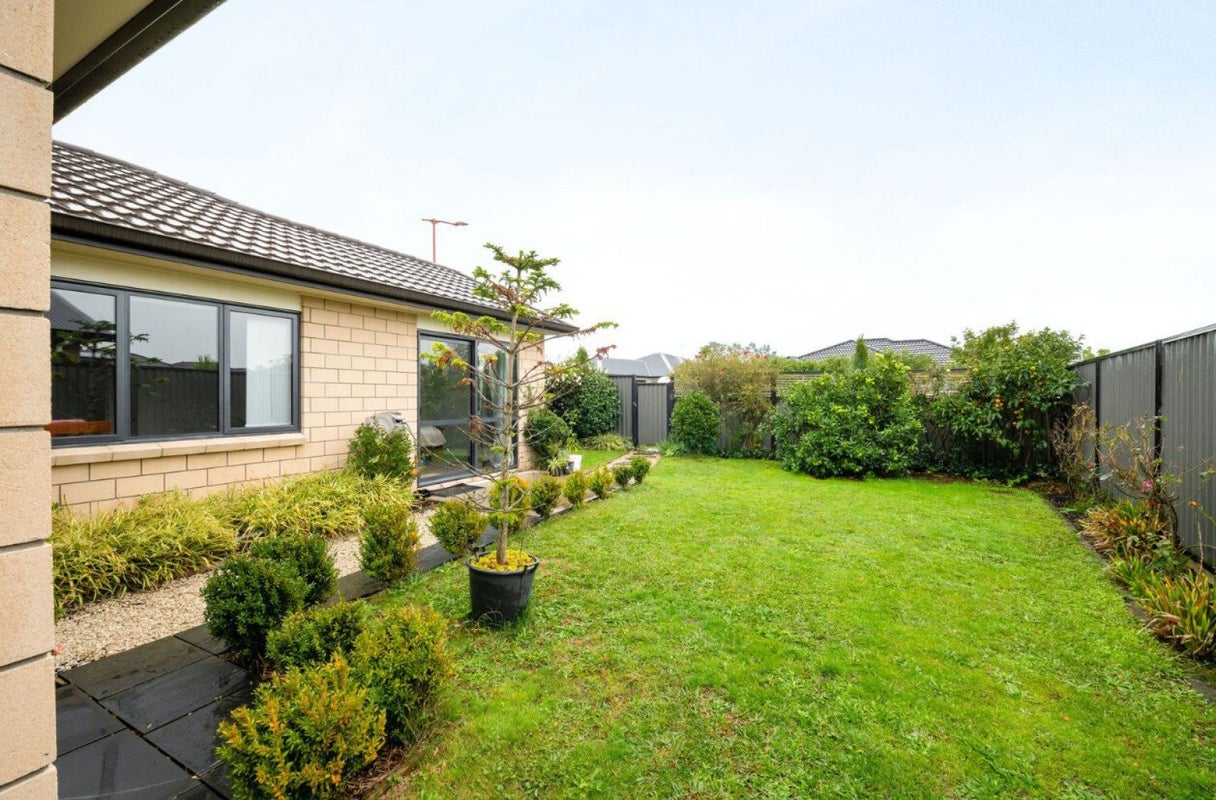 79 Stan Heather Drive, Glenview, Hamilton - Carousel 2