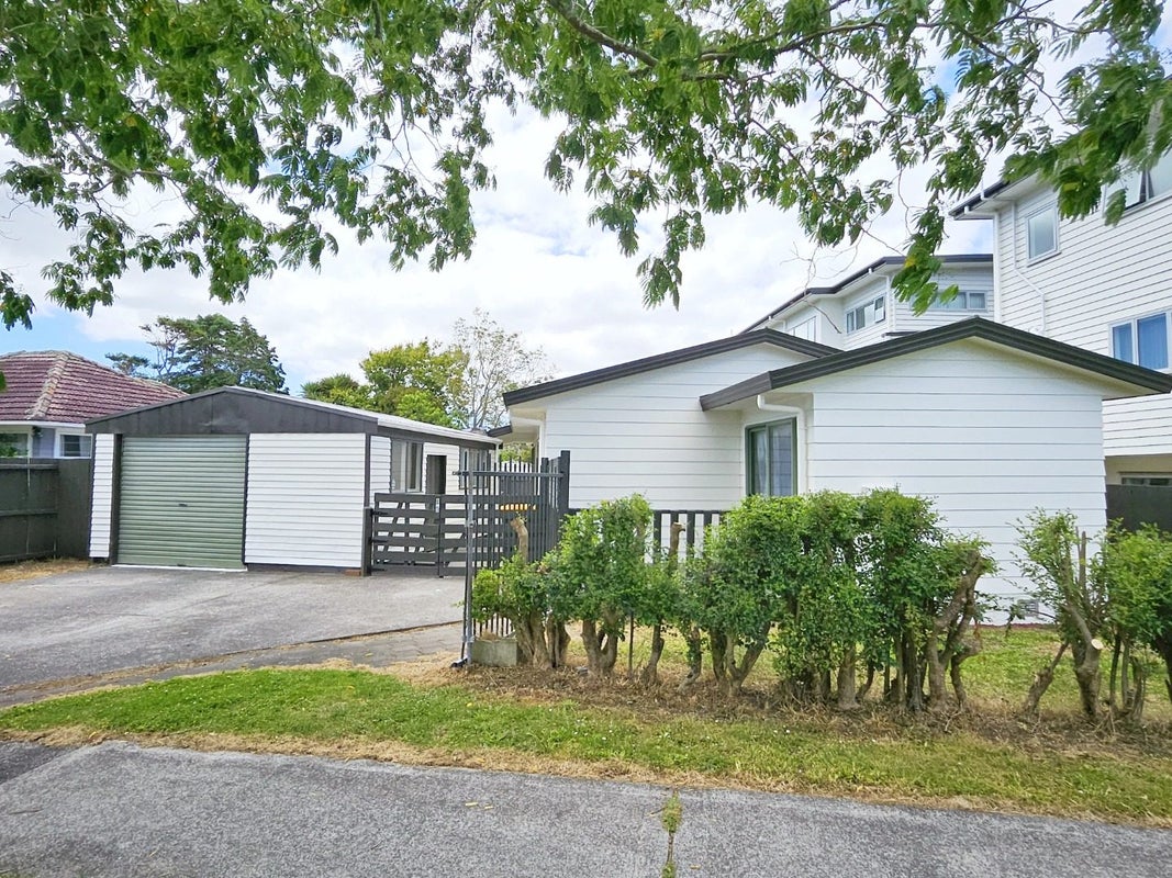 1 Robertson Road, Ranui, Auckland - Carousel 1