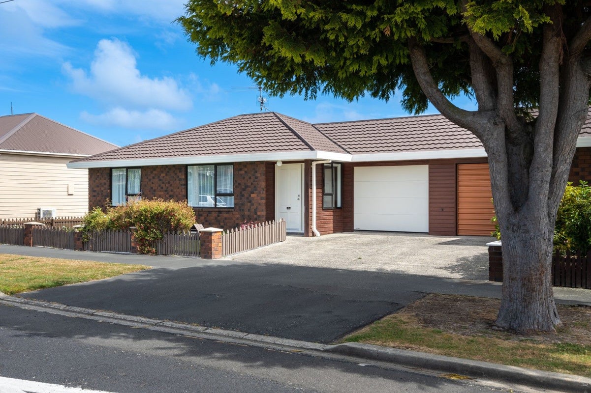 13B Young Street, Saint Kilda, Dunedin - Carousel 1