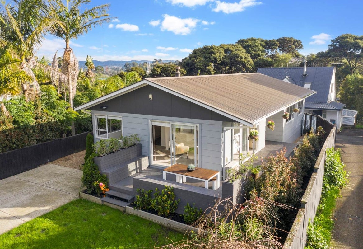 17 Taioma Crescent, Te Atatu Peninsula, Auckland - Carousel 1