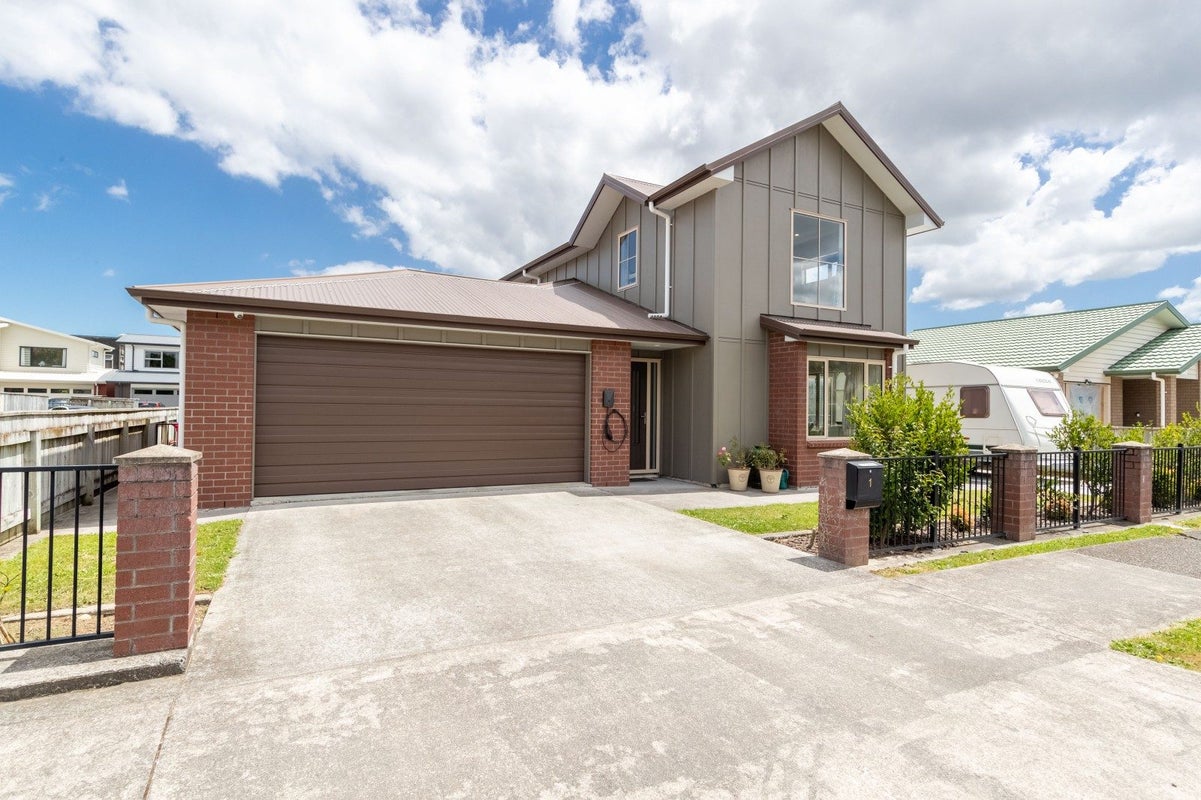 1 Stephen Street, Trentham, Upper Hutt - Carousel 1