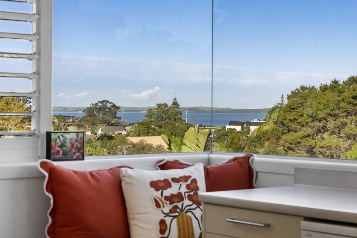 1/10 Hythe Terrace, Mairangi Bay, Auckland - Carousel 2