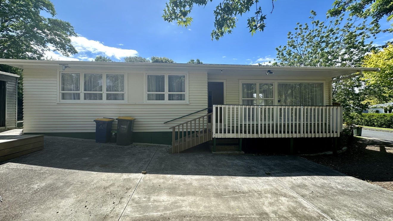 13 Lucinda Place, Glen Eden, Auckland - Carousel 1