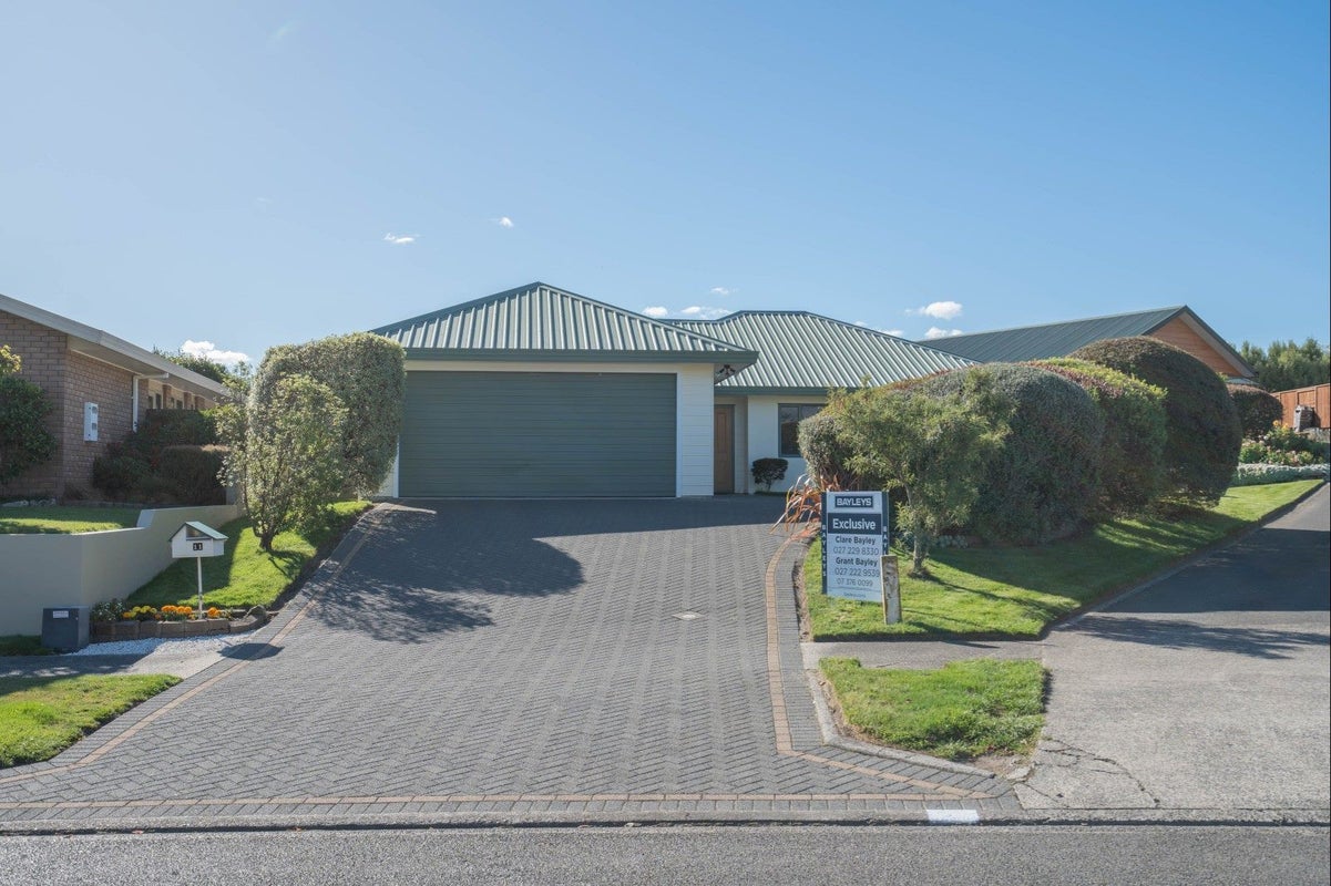 11 Balmoral Drive, Hilltop, Taupo - Carousel 1