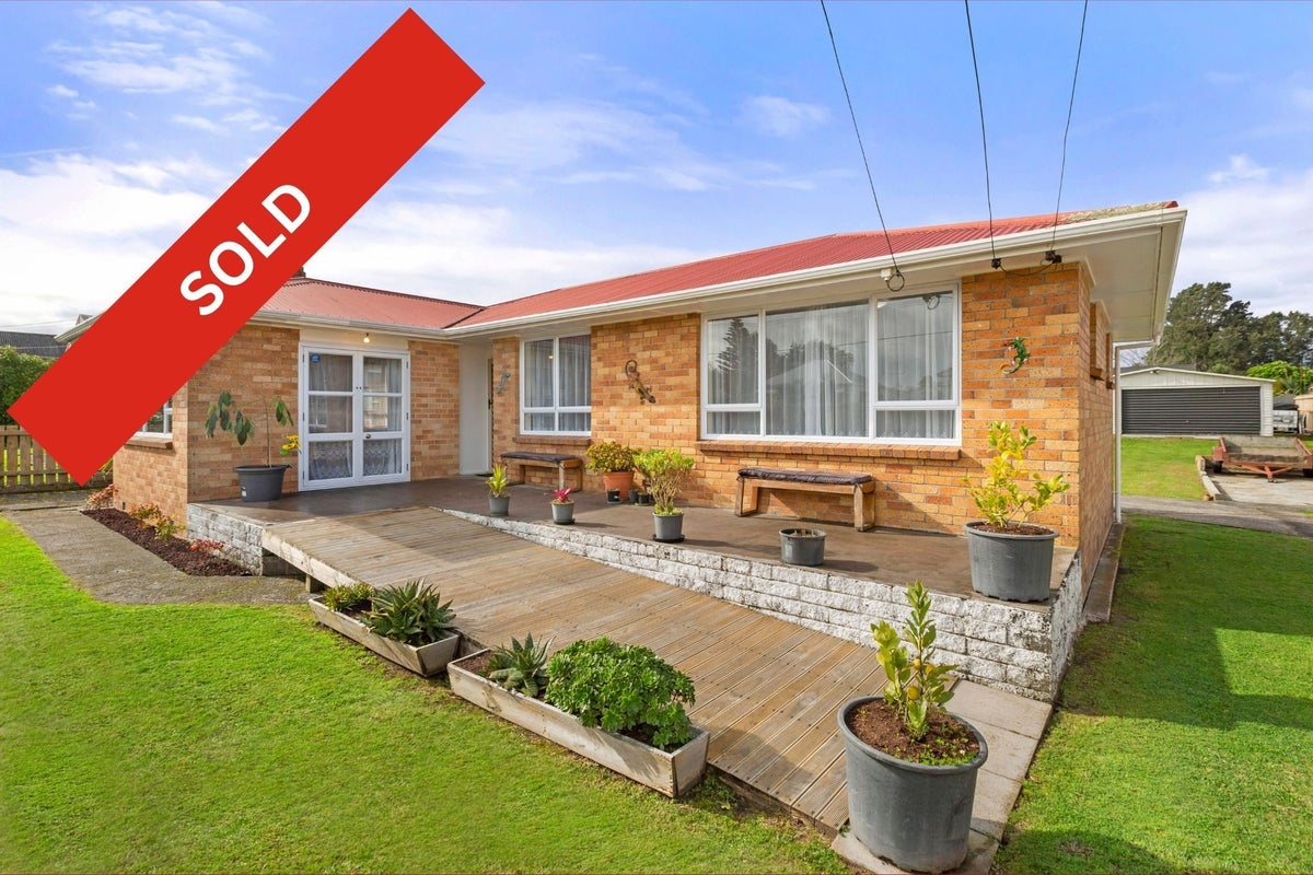 136 Hakanoa Street, Huntly - Carousel 1
