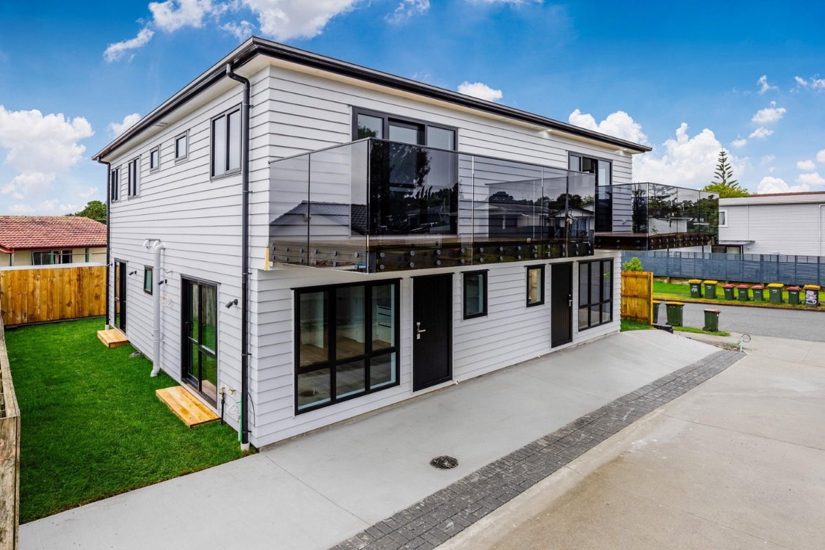 34A Secretariat Place, Randwick Park, Auckland - Carousel 1