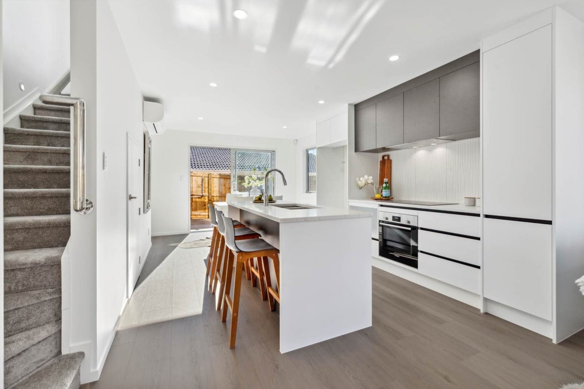 7C Maroubra Place, Botany Downs, Auckland - Carousel 2