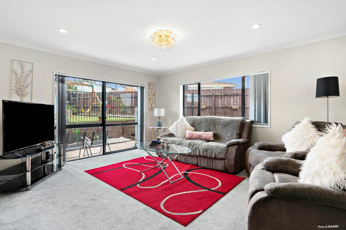 31 Bellville Drive, Clendon Park, Auckland - Carousel 2
