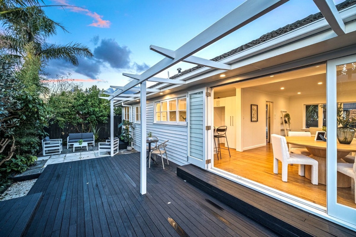 1/19 St Michaels Avenue, Point Chevalier, Auckland - Carousel 1