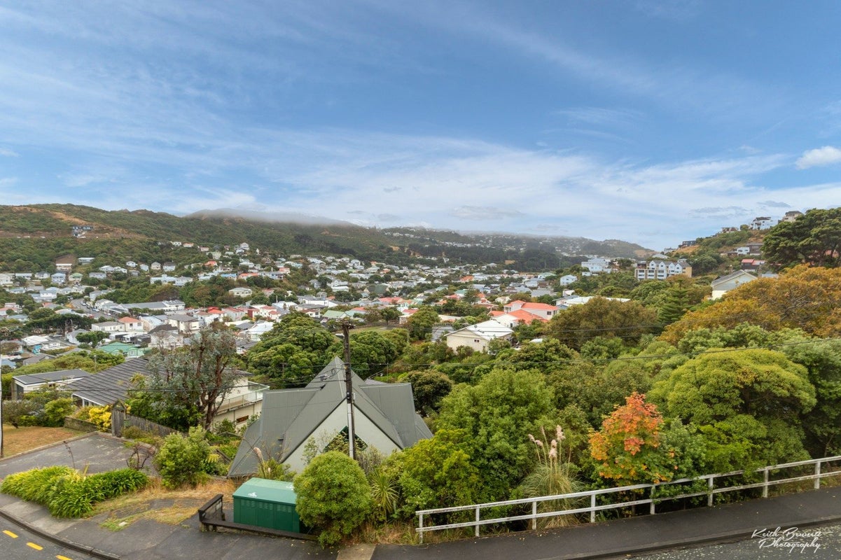 131 Volga Street, Island Bay, Wellington - Carousel 2